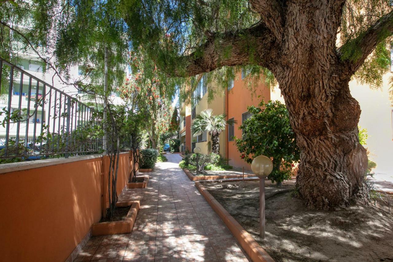 Giardini e Mare Bed & Breakfast Quartu SantʼElena Exterior foto