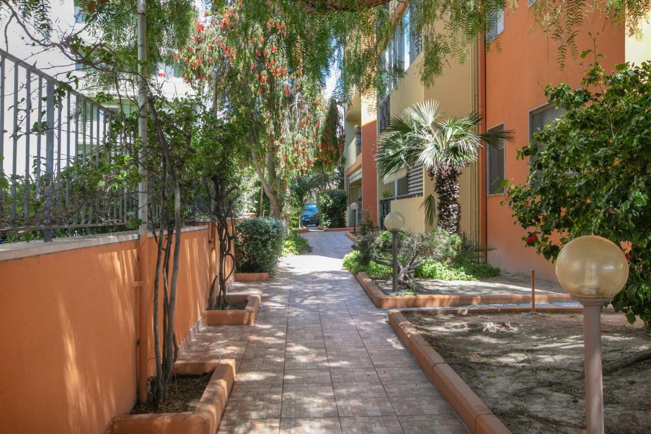 Giardini e Mare Bed & Breakfast Quartu SantʼElena Exterior foto